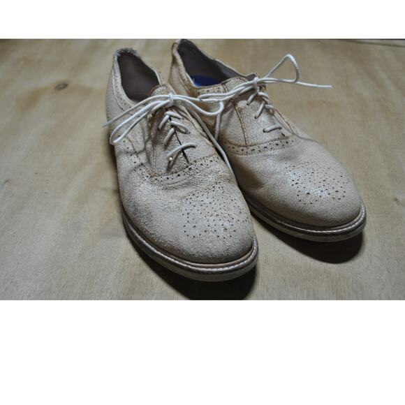 UGG Women’s Beige Wingtip Oxford Shoes – Size 9 - Picture 1 of 4